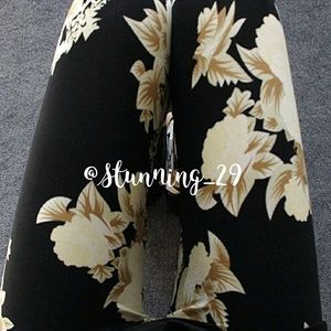 🆕BLACK  FLORAL PRINT LEGGINGS